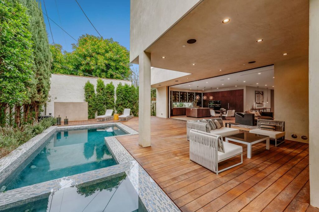 Luxurious Modern Harper House in Los Angeles for Sale