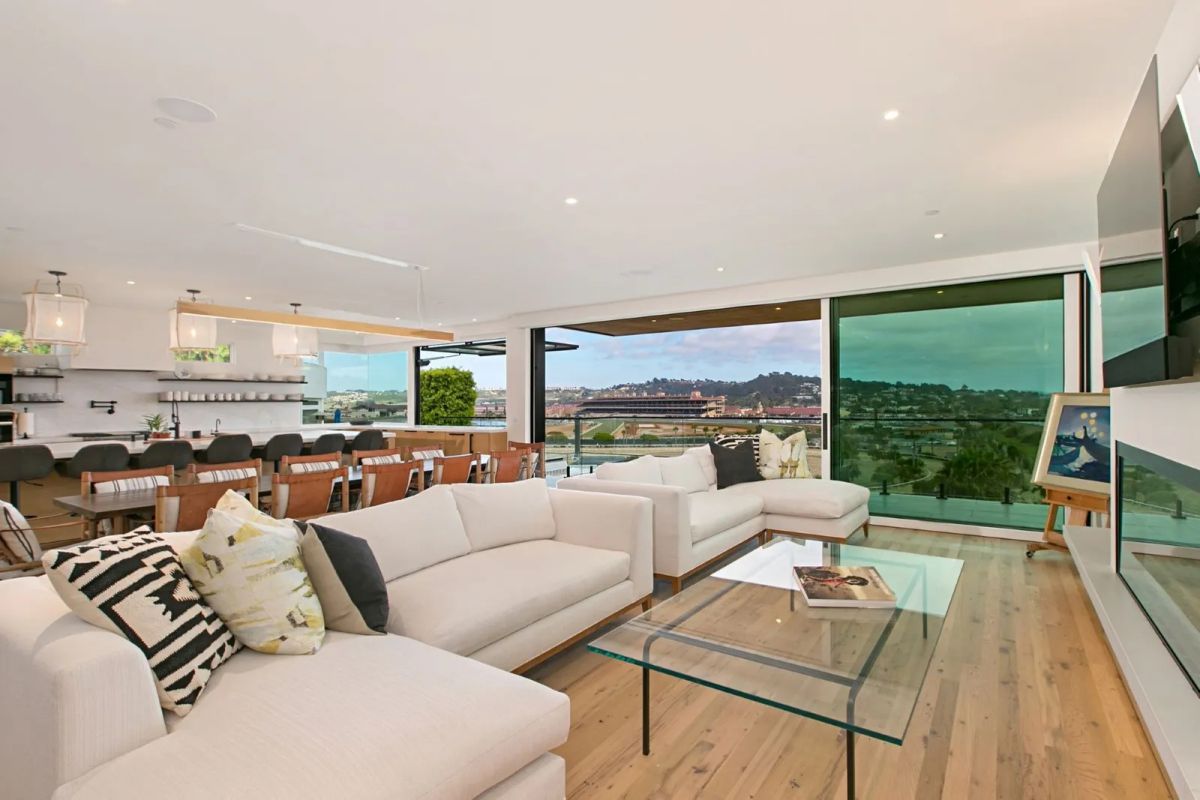 A-10996000-Del-Mar-Home-for-Sale-offers-California-Luxury-Lifestyle-10