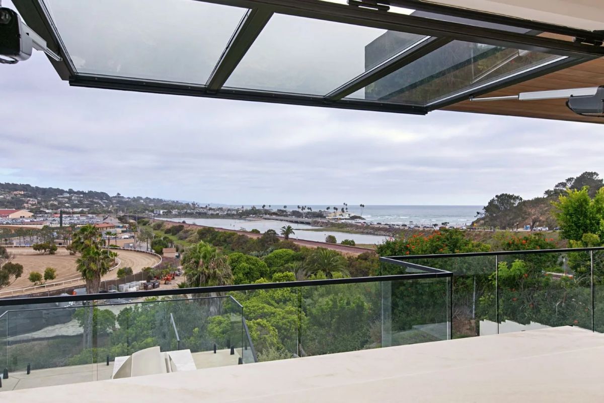 A-10996000-Del-Mar-Home-for-Sale-offers-California-Luxury-Lifestyle-13