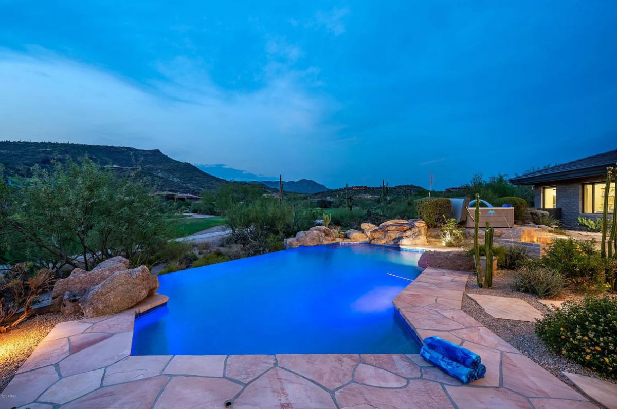 A-2198499-Contemporary-Single-Level-House-for-Sale-in-Scottsdale-6