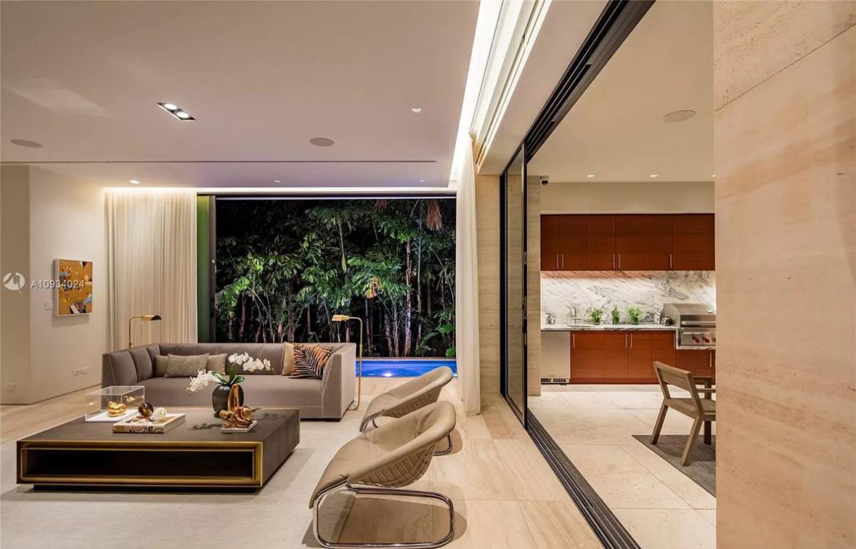 A-Bal-Harbour-Tropical-Modern-House-returns-Market-4