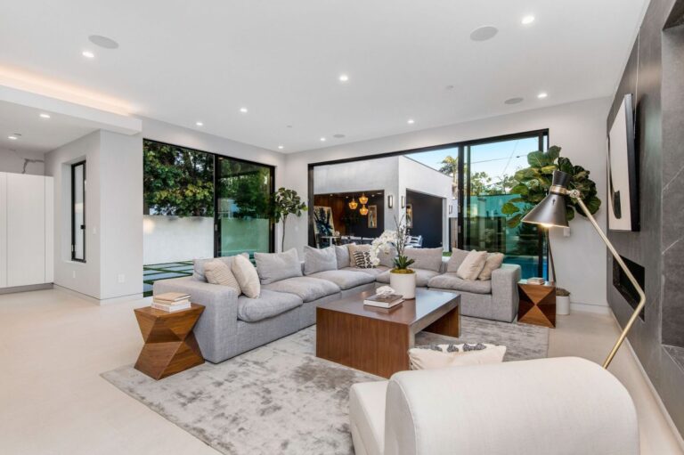 A Beverly Grove Modern House in Los Angeles for Sale at $3,499,000