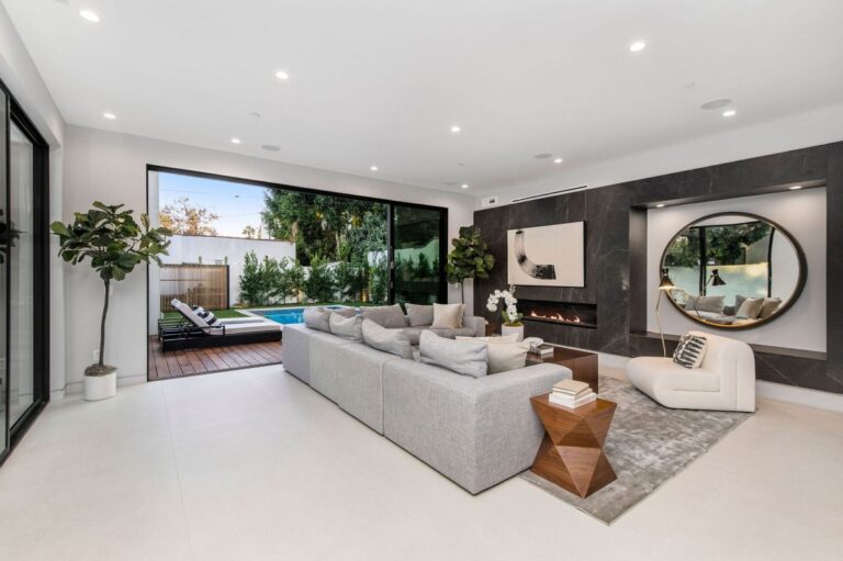 A Beverly Grove Modern House in Los Angeles for Sale at $3,499,000