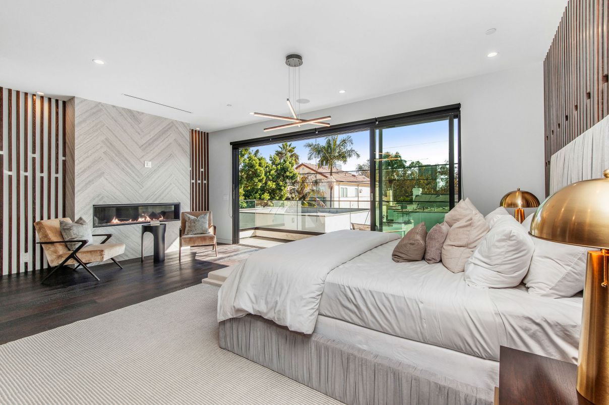 A-Beverly-Grove-Modern-House-in-Los-Angeles-for-Sale-at-3499000-19