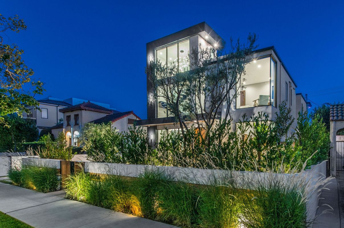 A-Beverly-Grove-Modern-House-in-Los-Angeles-for-Sale-at-3499000-2