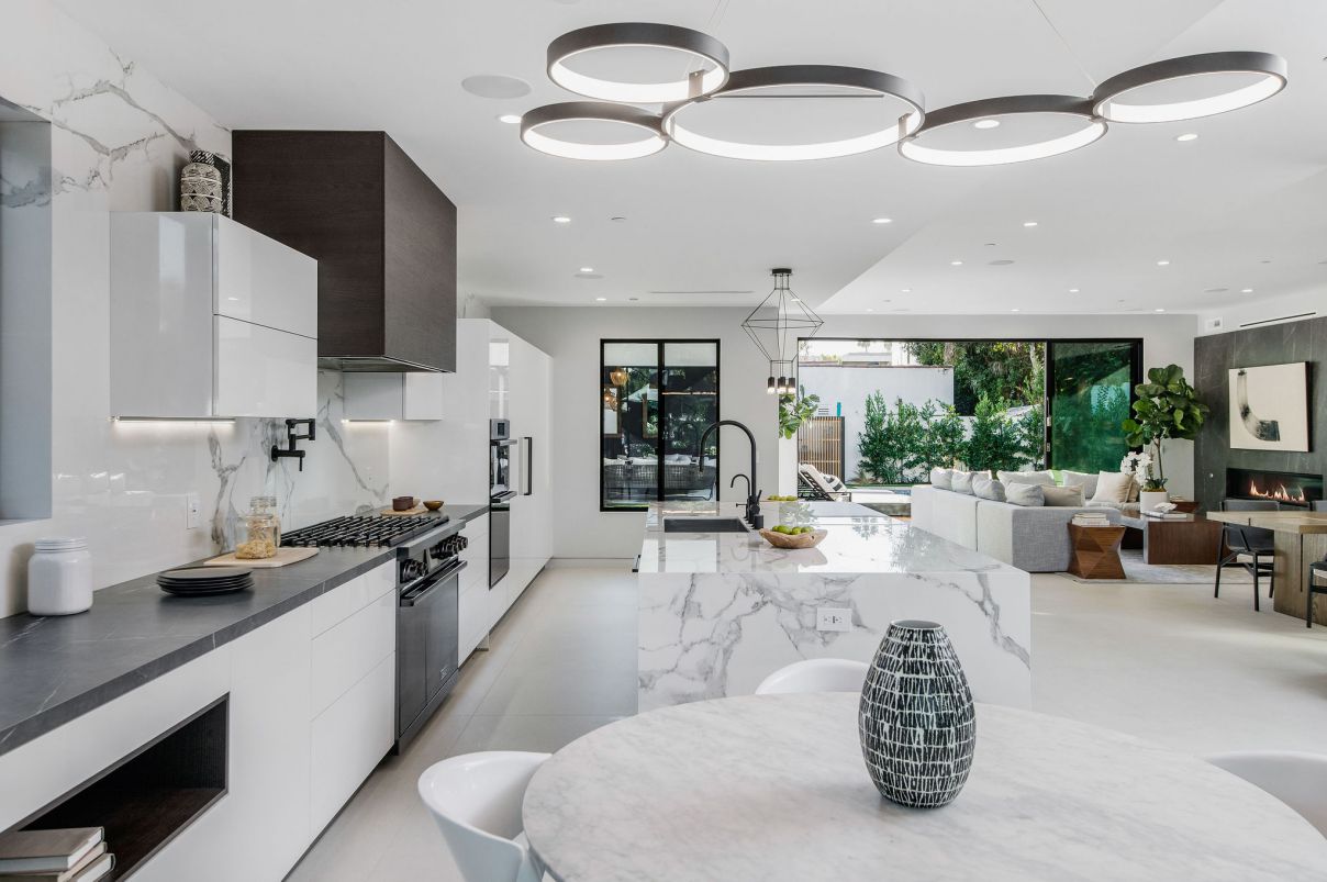 A-Beverly-Grove-Modern-House-in-Los-Angeles-for-Sale-at-3499000-3