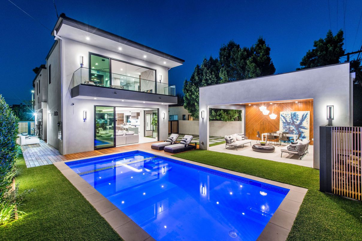 A Beverly Grove Modern House in Los Angeles for Sale at $3,499,000