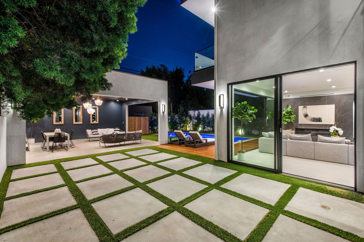 A-Beverly-Grove-Modern-House-in-Los-Angeles-for-Sale-at-3499000-38