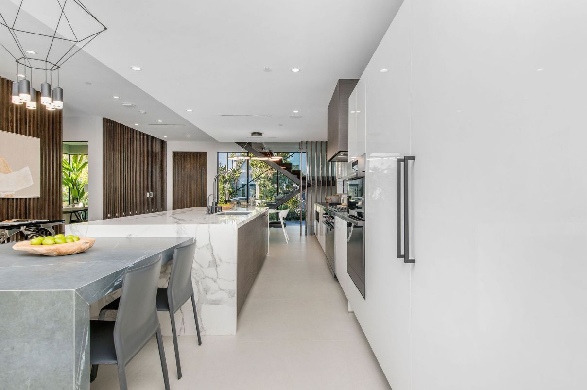 A-Beverly-Grove-Modern-House-in-Los-Angeles-for-Sale-at-3499000-7