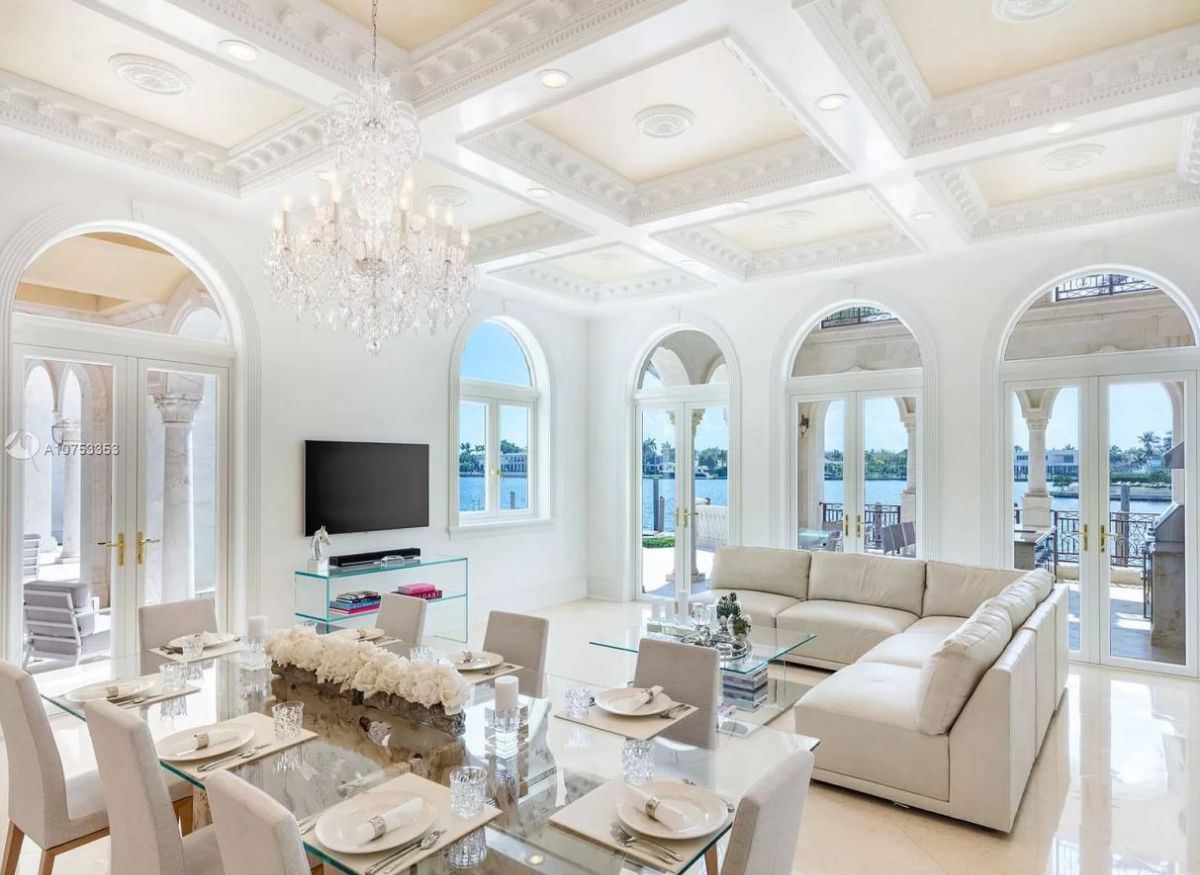 A-Classical-Italian-Style-House-in-Coral-Gables-for-Sale-at-25850000-22