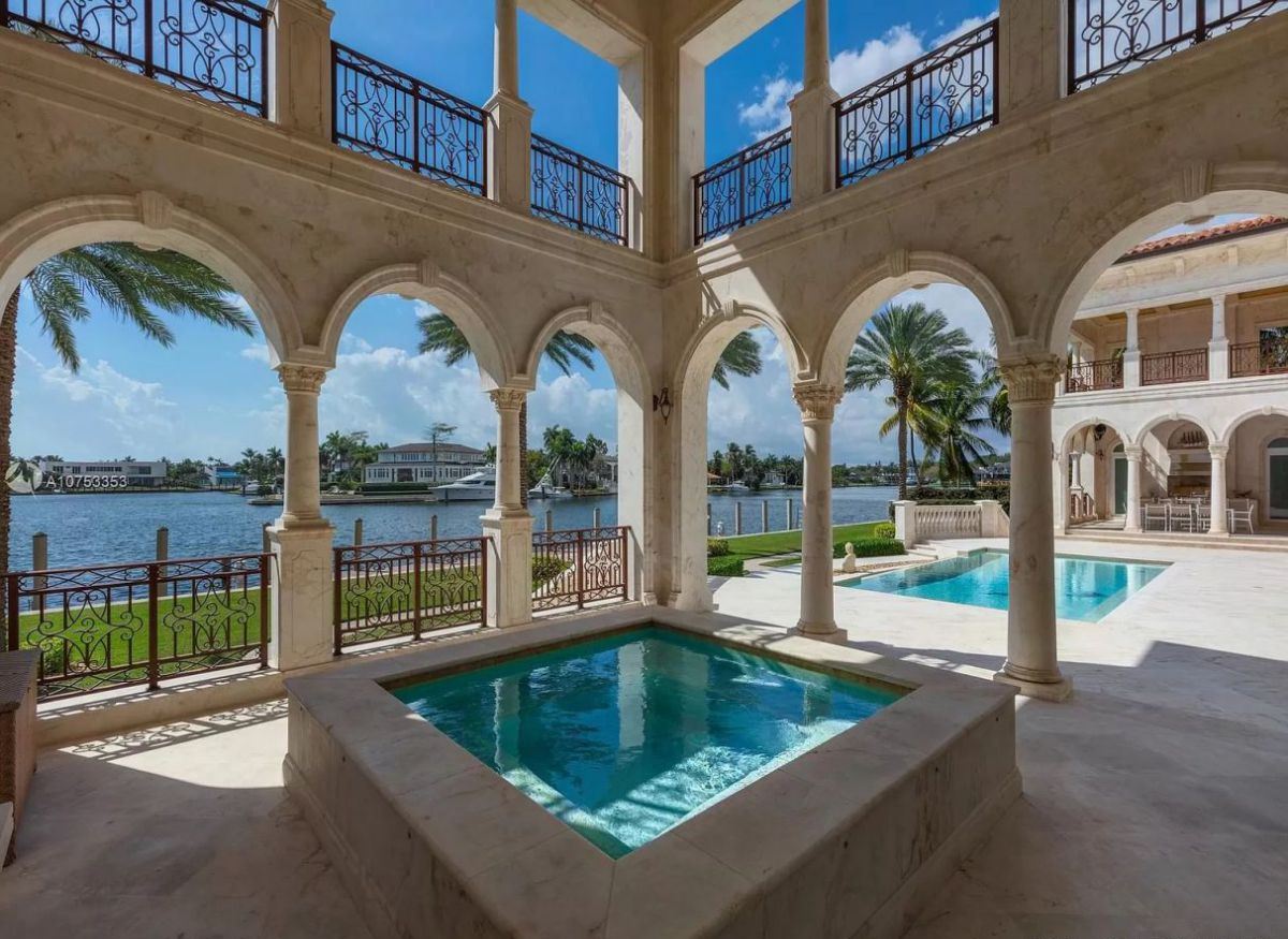 A-Classical-Italian-Style-House-in-Coral-Gables-for-Sale-at-25850000-7