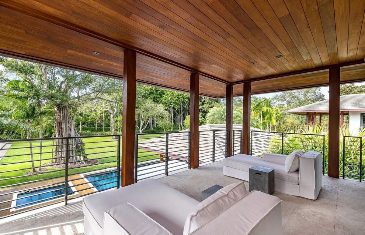 A-Completely-Smart-House-for-Sale-in-Coral-Gables-12