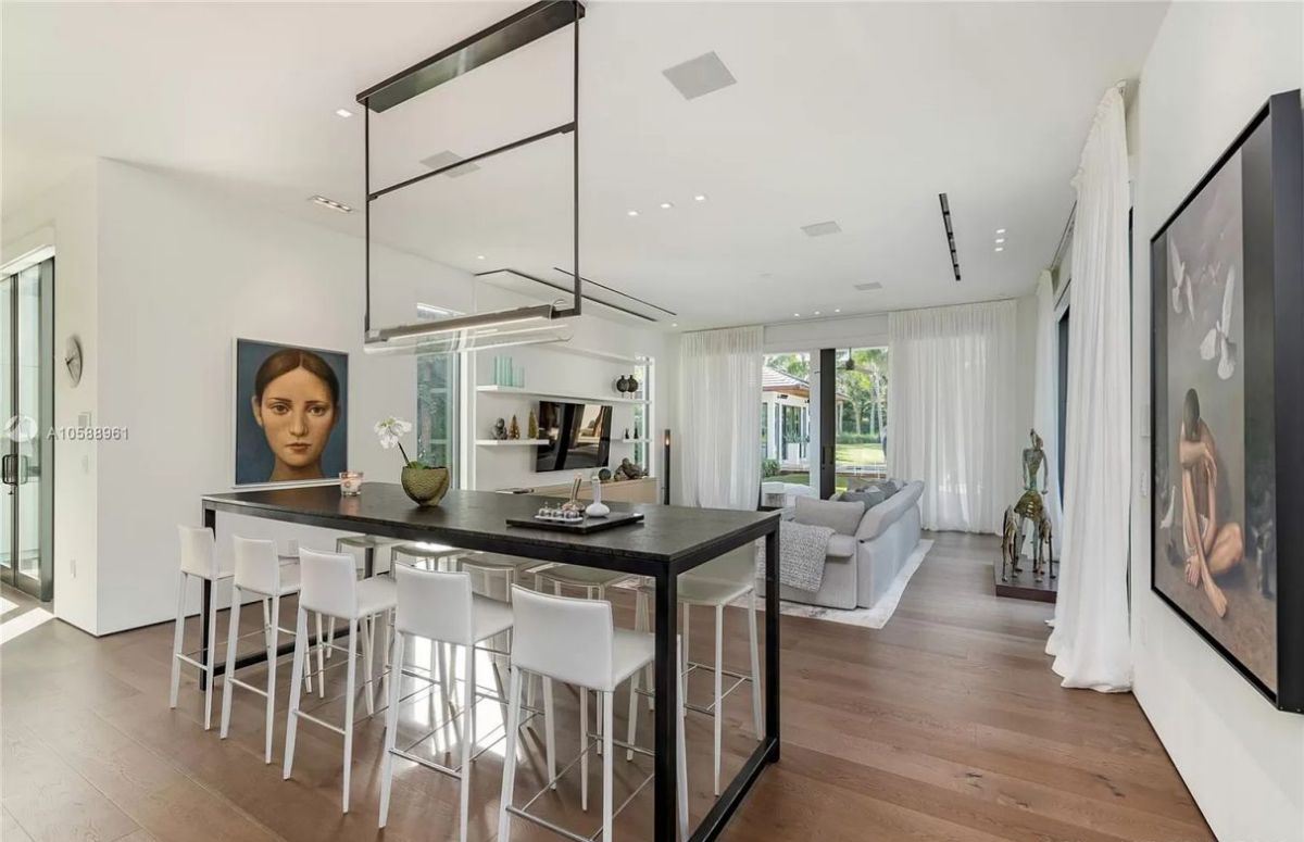 A-Completely-Smart-House-for-Sale-in-Coral-Gables-18