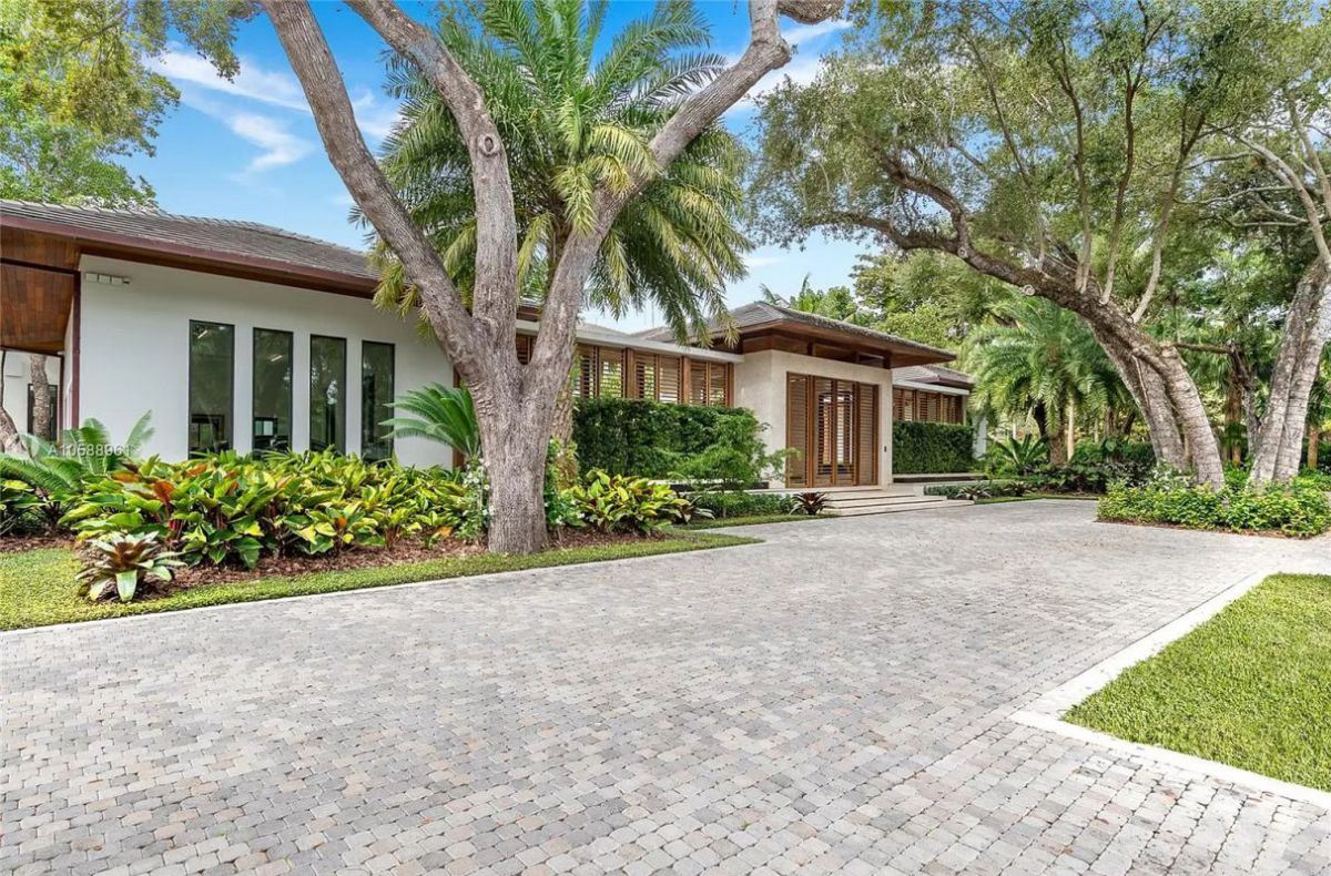 A-Completely-Smart-House-for-Sale-in-Coral-Gables-24