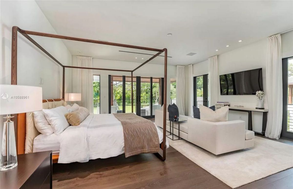 A-Completely-Smart-House-for-Sale-in-Coral-Gables-8