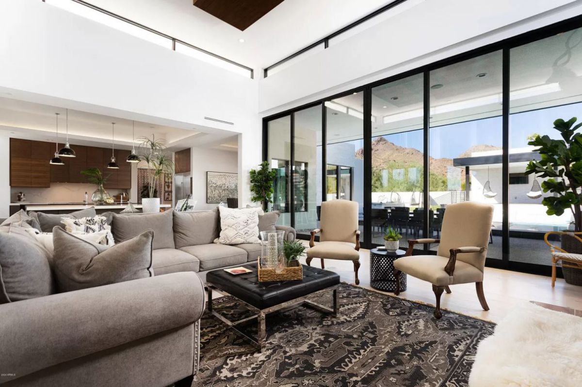 A Gorgeous Modern Paradise Valley Home for Sale at $4,850,000