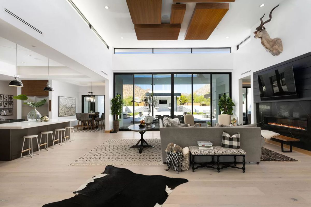 A-Gorgeous-Modern-Paradise-Valley-Home-for-Sale-9