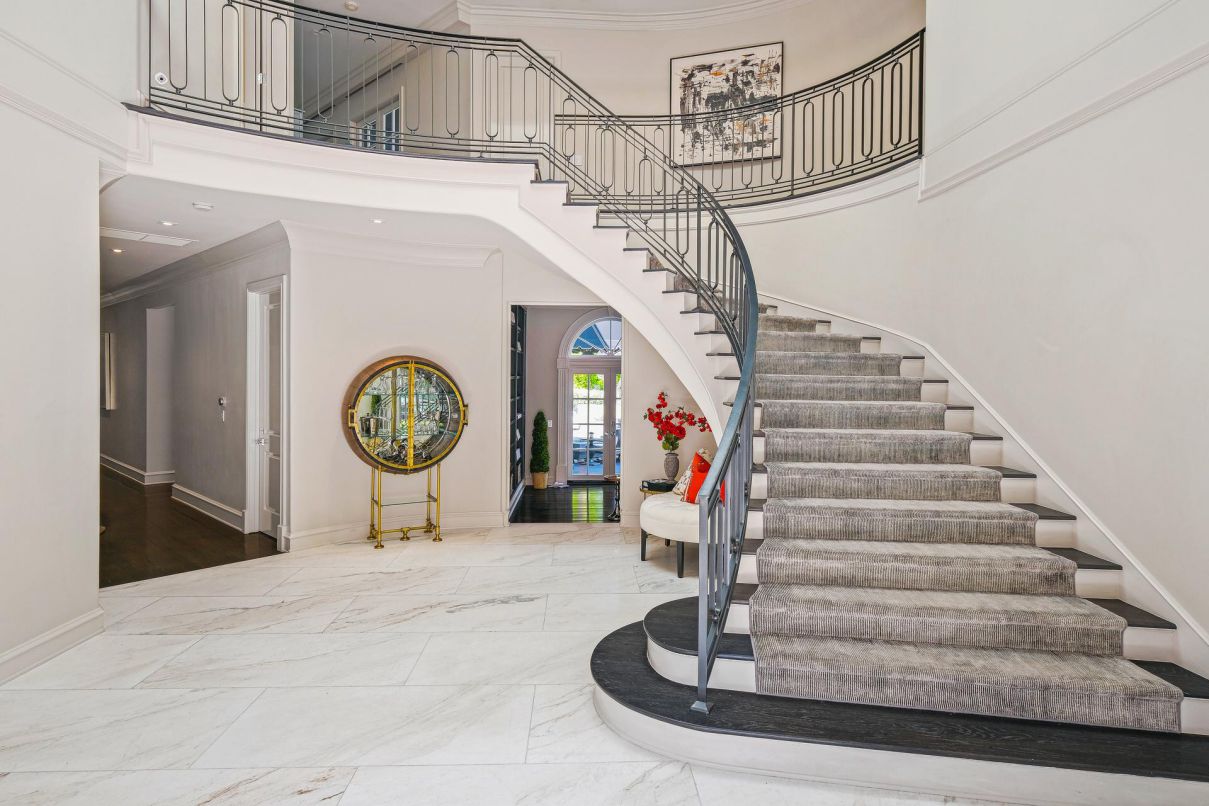 A-Grand-French-Home-in-Beverly-Hills-for-Sale-24