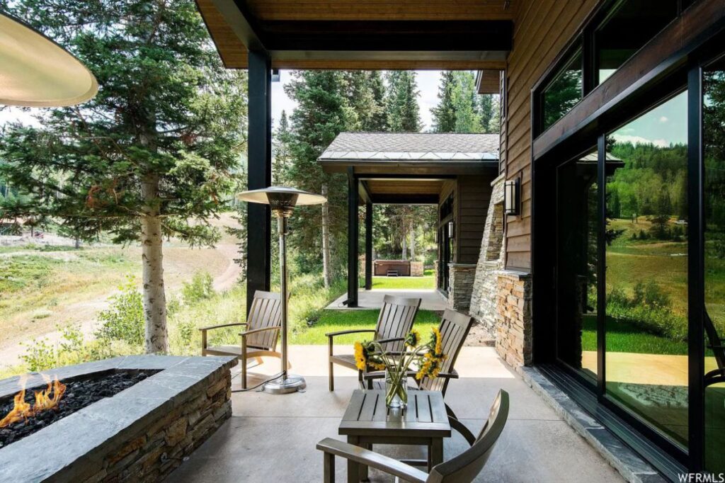 A Lovely Mountain Contemporary House in Utah for Sale