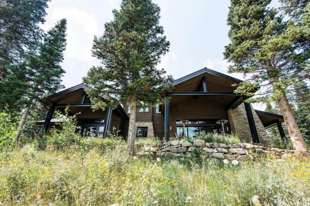 A Lovely Mountain Contemporary House in Utah for Sale