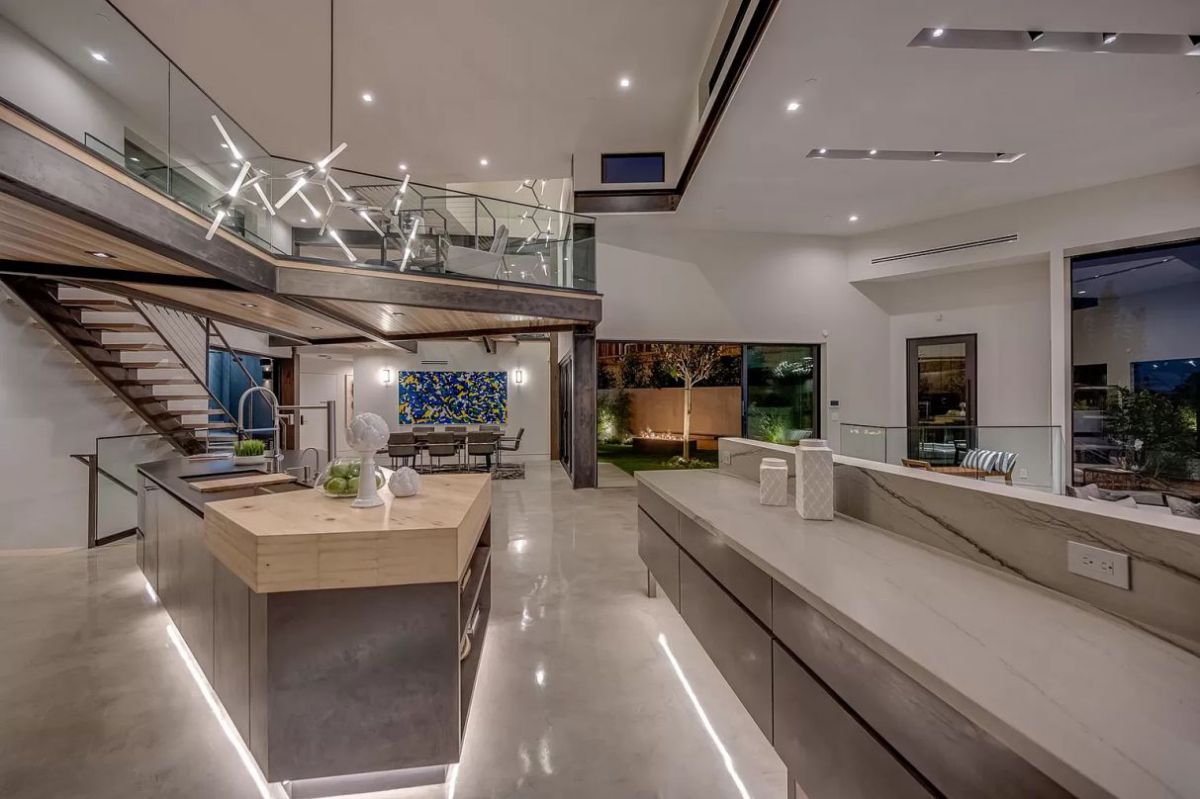 A-Masterfully-Designed-Santa-Monica-Home-for-Sale-14