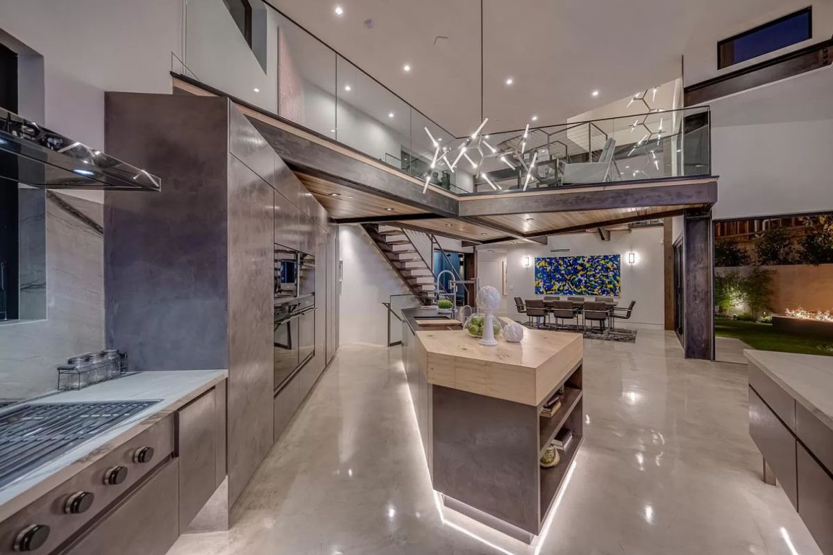 A-Masterfully-Designed-Santa-Monica-Home-for-Sale-15