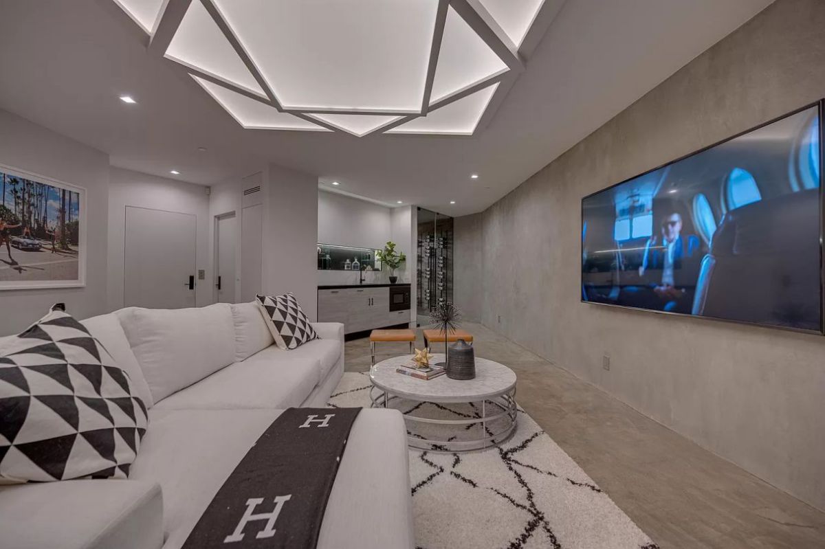 A-Masterfully-Designed-Santa-Monica-Home-for-Sale-17