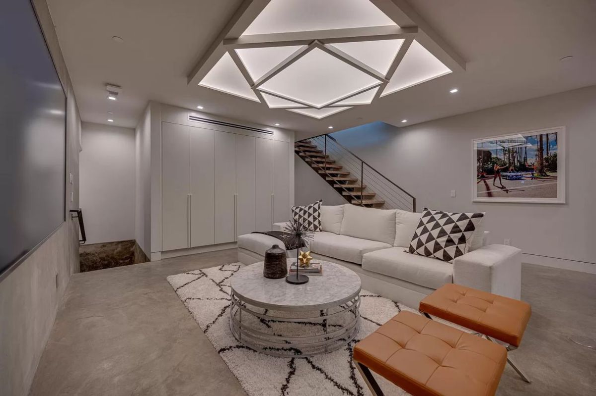 A-Masterfully-Designed-Santa-Monica-Home-for-Sale-19