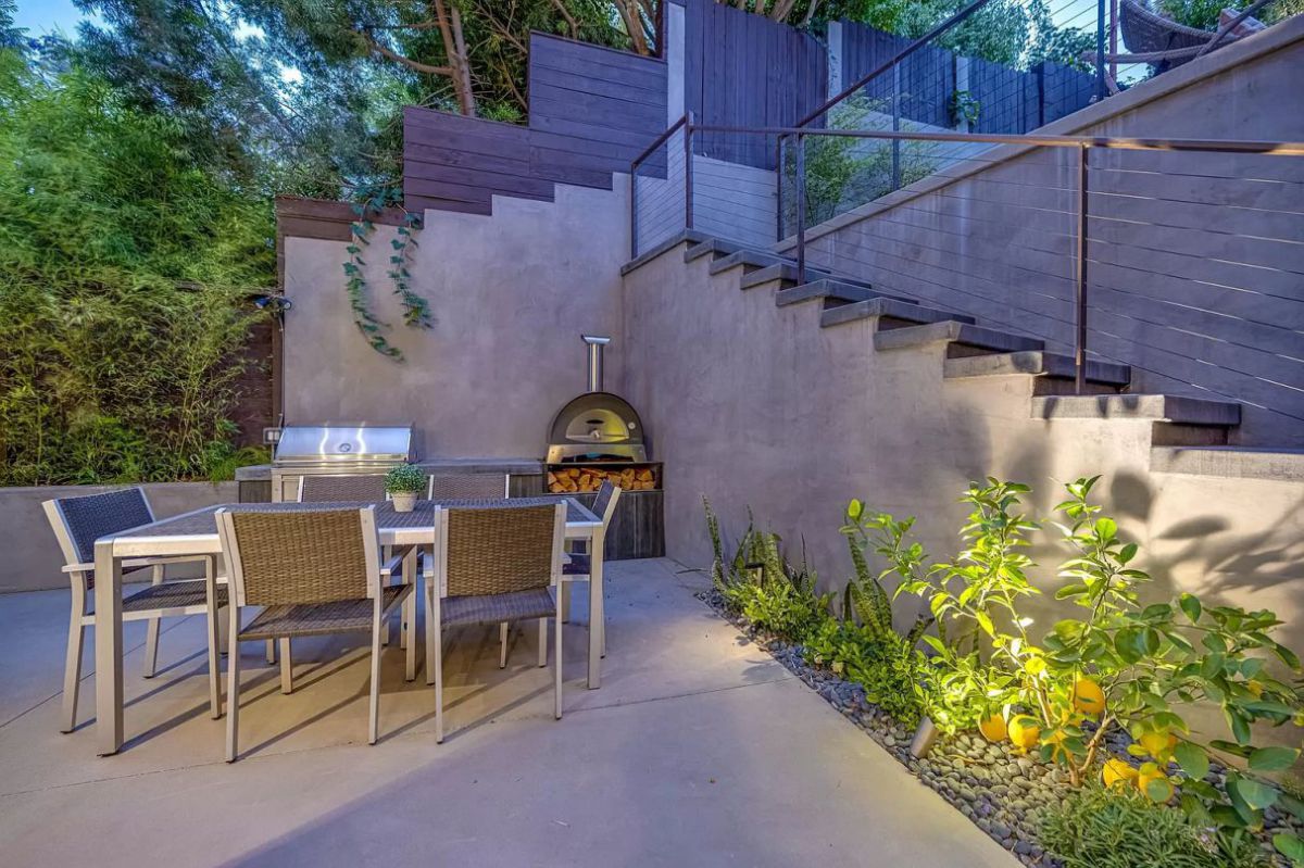 A-Masterfully-Designed-Santa-Monica-Home-for-Sale-21