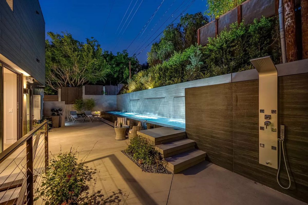 A-Masterfully-Designed-Santa-Monica-Home-for-Sale-24