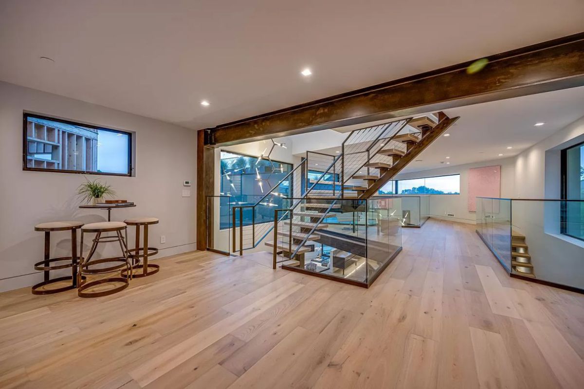 A-Masterfully-Designed-Santa-Monica-Home-for-Sale-26