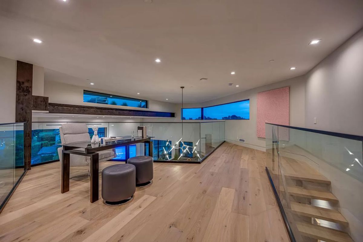 A-Masterfully-Designed-Santa-Monica-Home-for-Sale-27