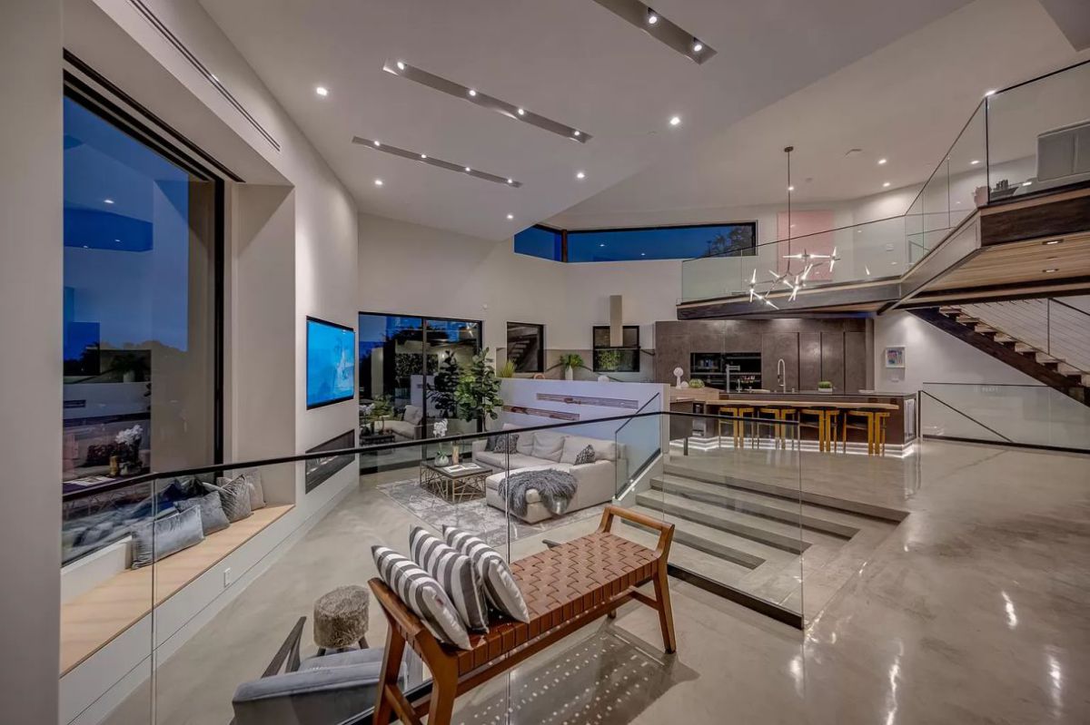 A-Masterfully-Designed-Santa-Monica-Home-for-Sale-28