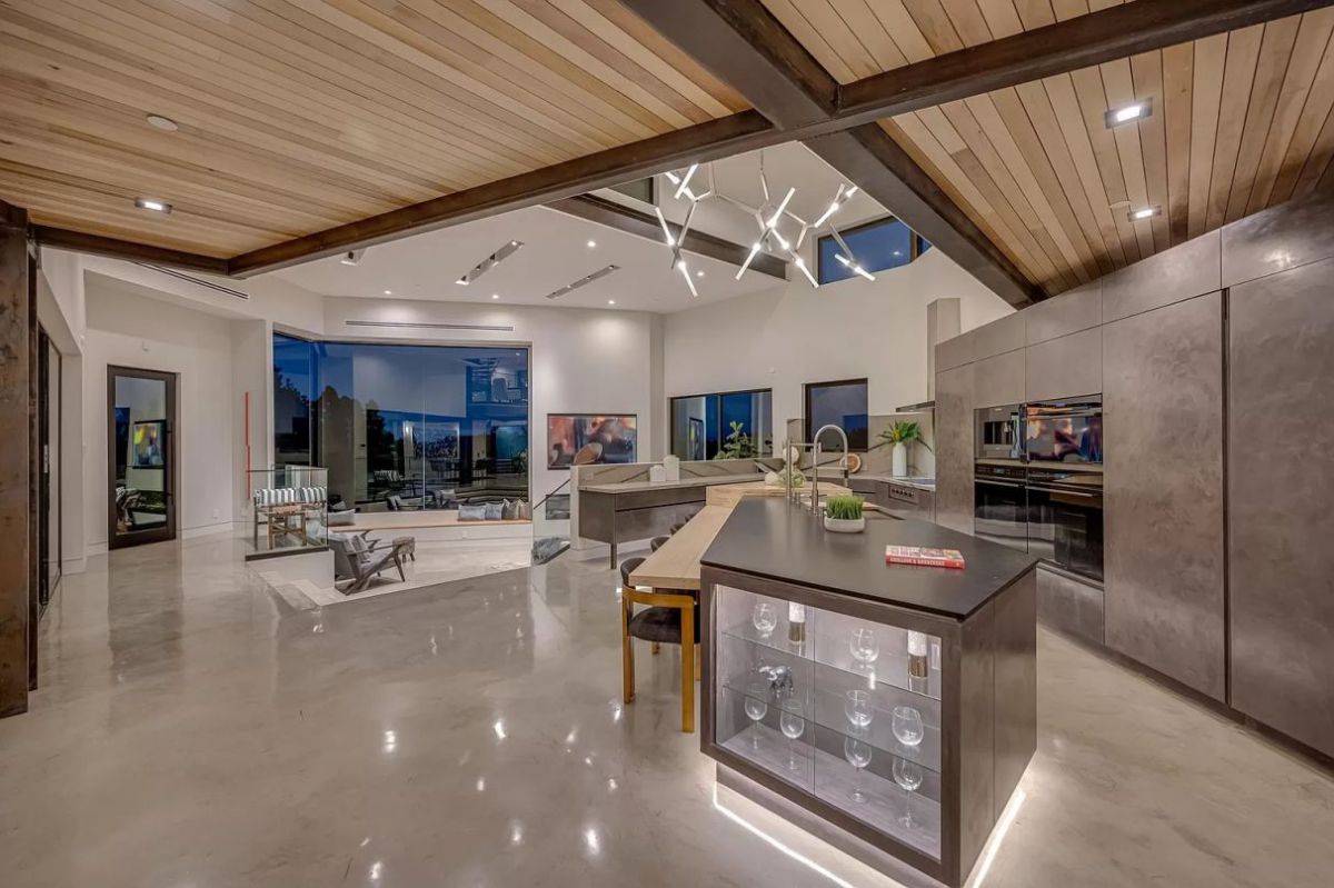 A-Masterfully-Designed-Santa-Monica-Home-for-Sale-29