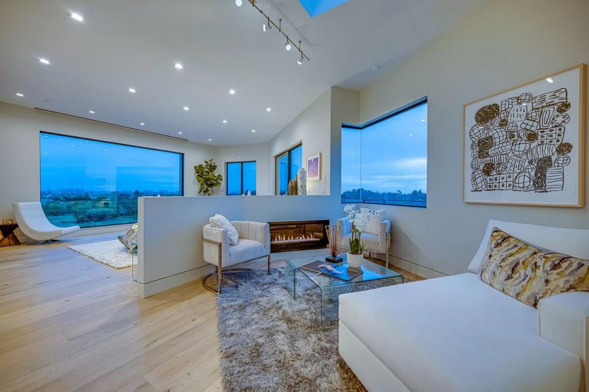 A-Masterfully-Designed-Santa-Monica-Home-for-Sale-31