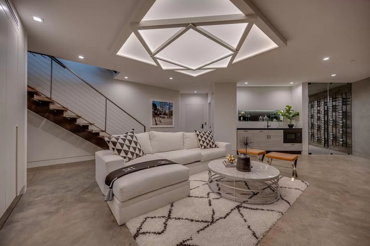 A-Masterfully-Designed-Santa-Monica-Home-for-Sale-7