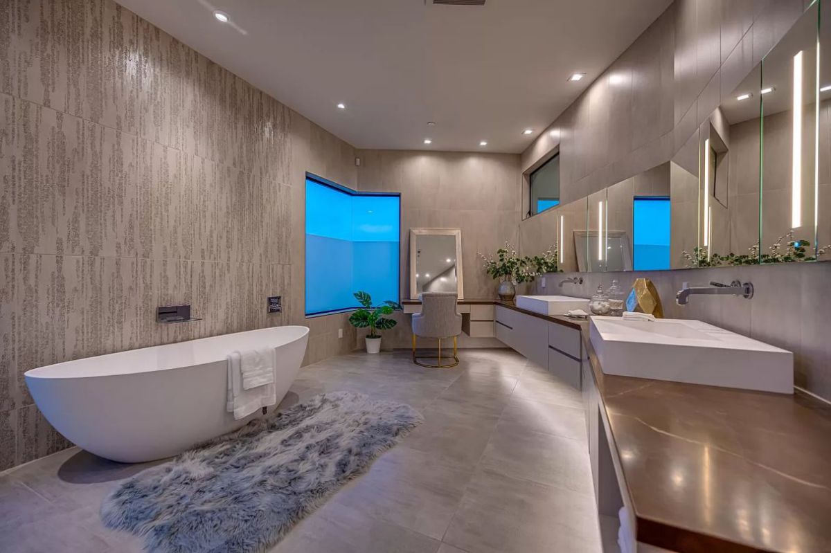 A-Masterfully-Designed-Santa-Monica-Home-for-Sale-8