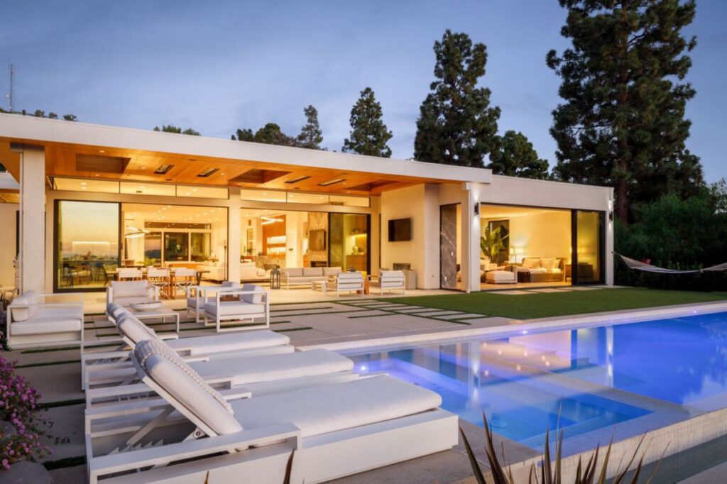 A Modern Home in The Iconic Trousdale Estate hit Market