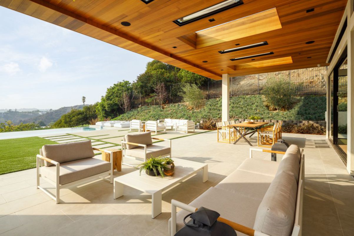 A-Modern-Home-in-The-Iconic-Trousdale-Estate-hit-Market-for-16995000-15