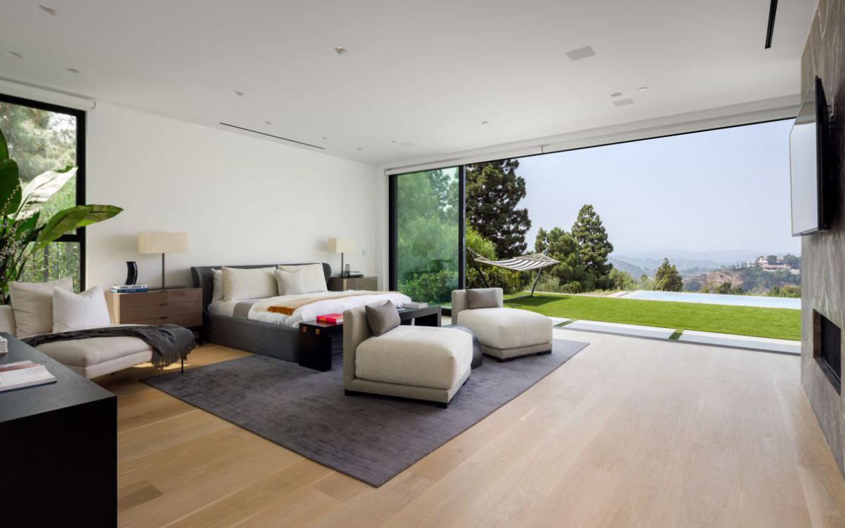 A-Modern-Home-in-The-Iconic-Trousdale-Estate-hit-Market-for-16995000-20