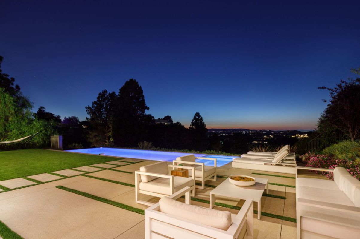A-Modern-Home-in-The-Iconic-Trousdale-Estate-hit-Market-for-16995000-3