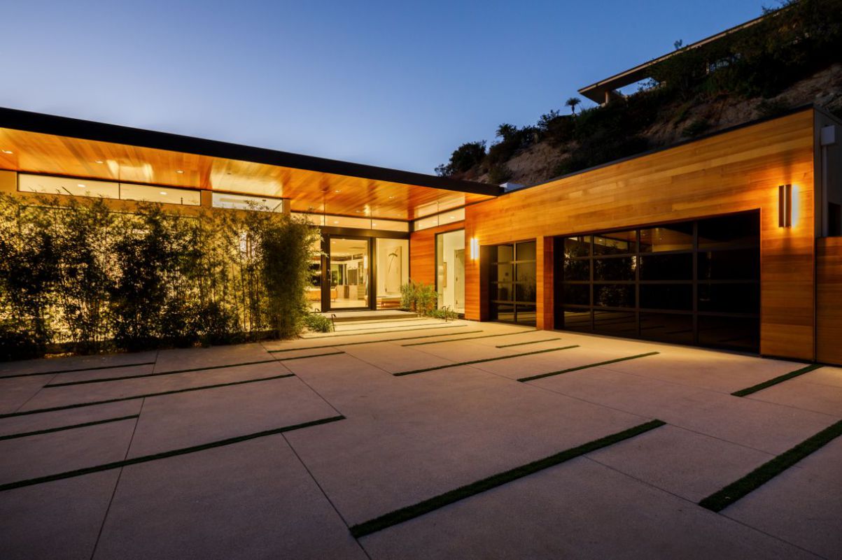 A-Modern-Home-in-The-Iconic-Trousdale-Estate-hit-Market-for-16995000-33