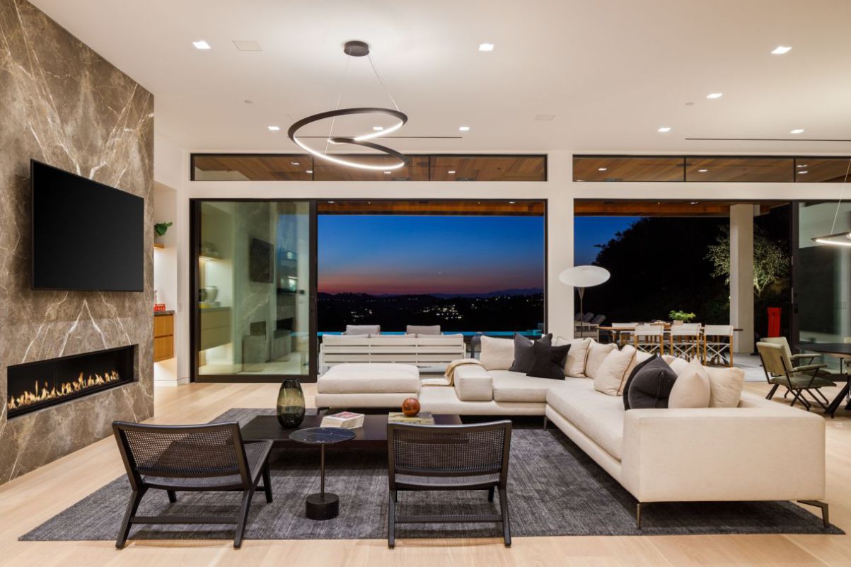 A-Modern-Home-in-The-Iconic-Trousdale-Estate-hit-Market-for-16995000-4