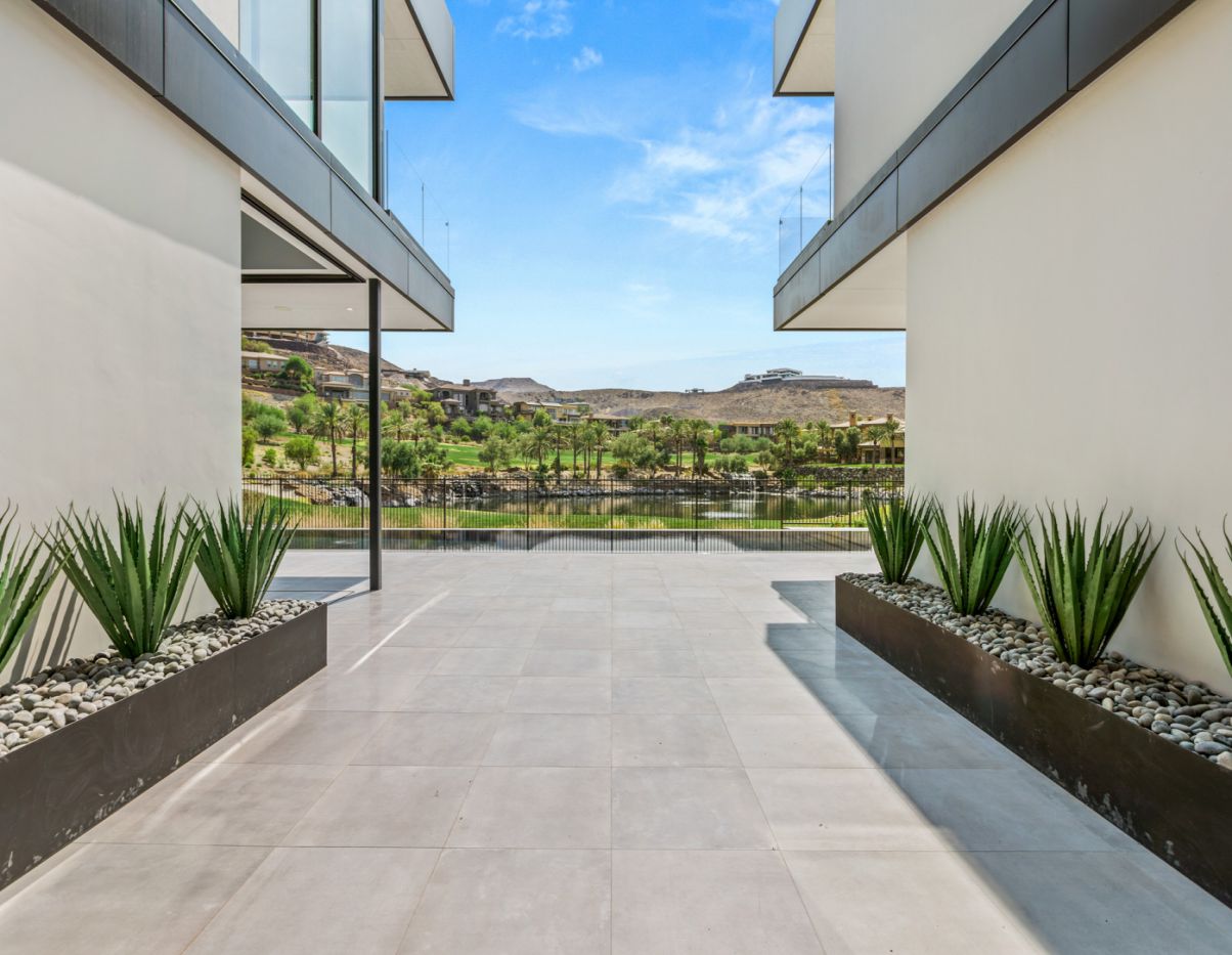 A-New-Contemporary-Home-in-Henderson-Nevada-for-Sale-14