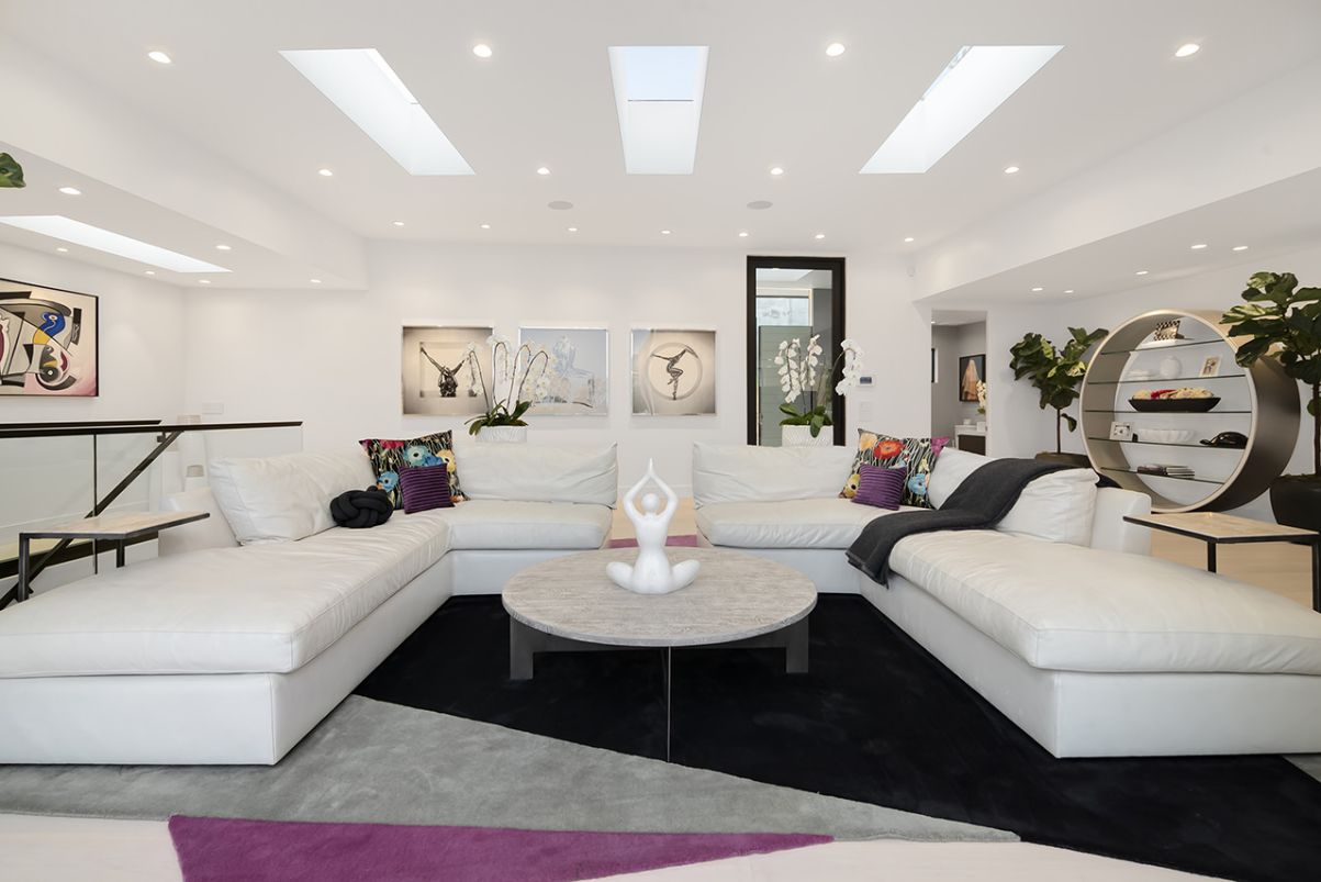 A-Renovated-Contemporary-Hollywood-Hills-House-for-Sale-7