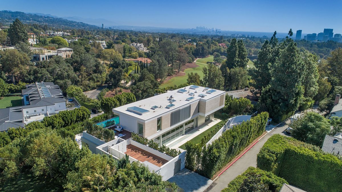 A-Sensational-Trophy-House-in-Bel-Air-for-Sale-at-33750000-2-1