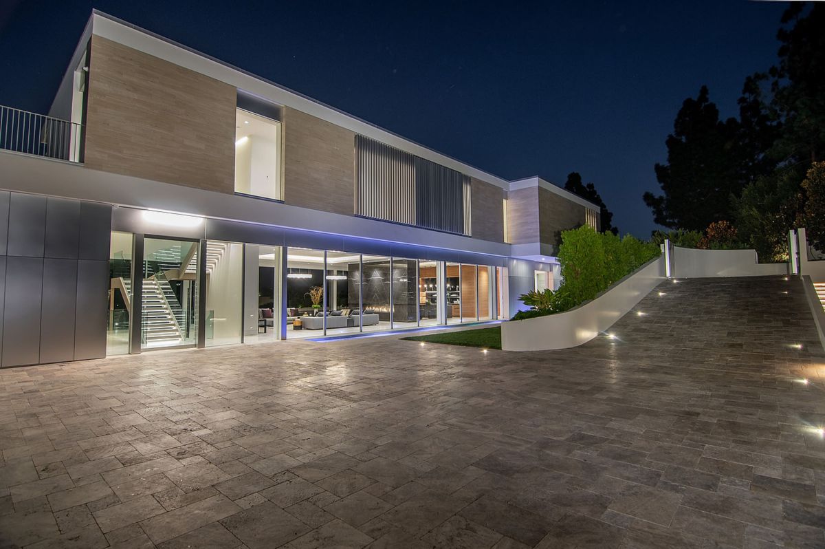 A-Sensational-Trophy-House-in-Bel-Air-for-Sale-at-33750000-27-1