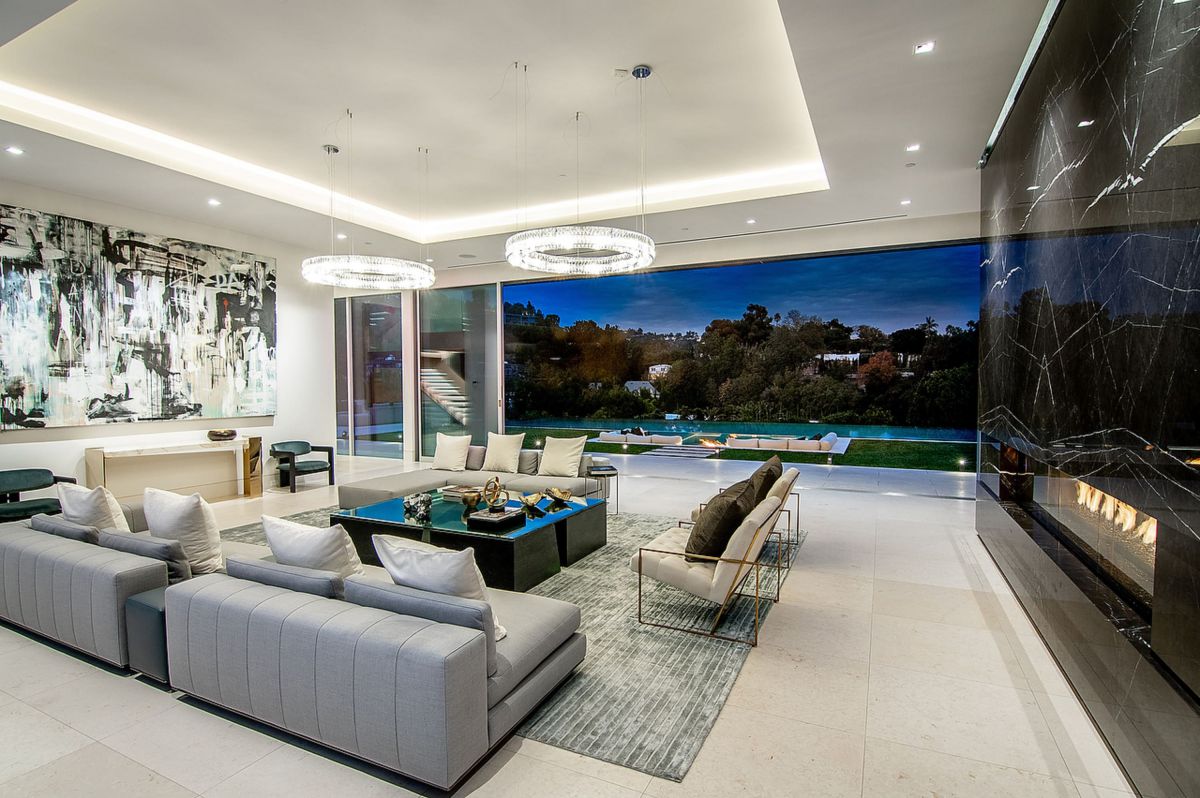 A-Sensational-Trophy-House-in-Bel-Air-for-Sale-at-33750000-39-1