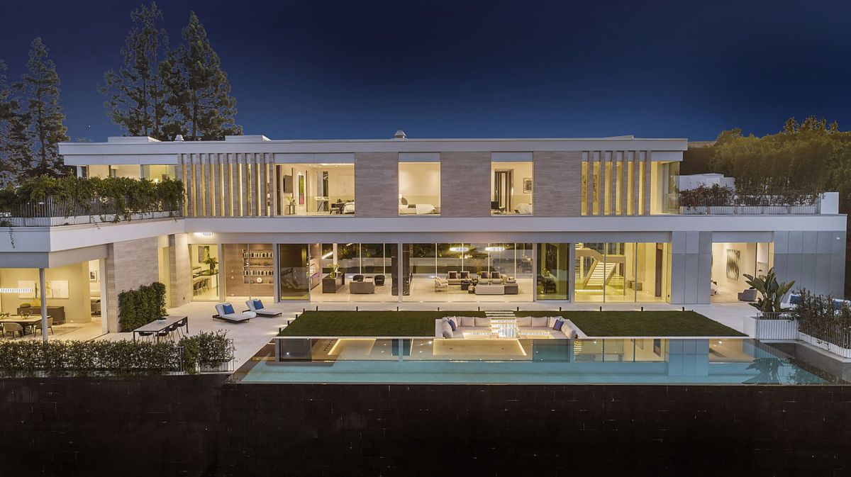 A-Sensational-Trophy-House-in-Bel-Air-for-Sale-at-33750000-4-1