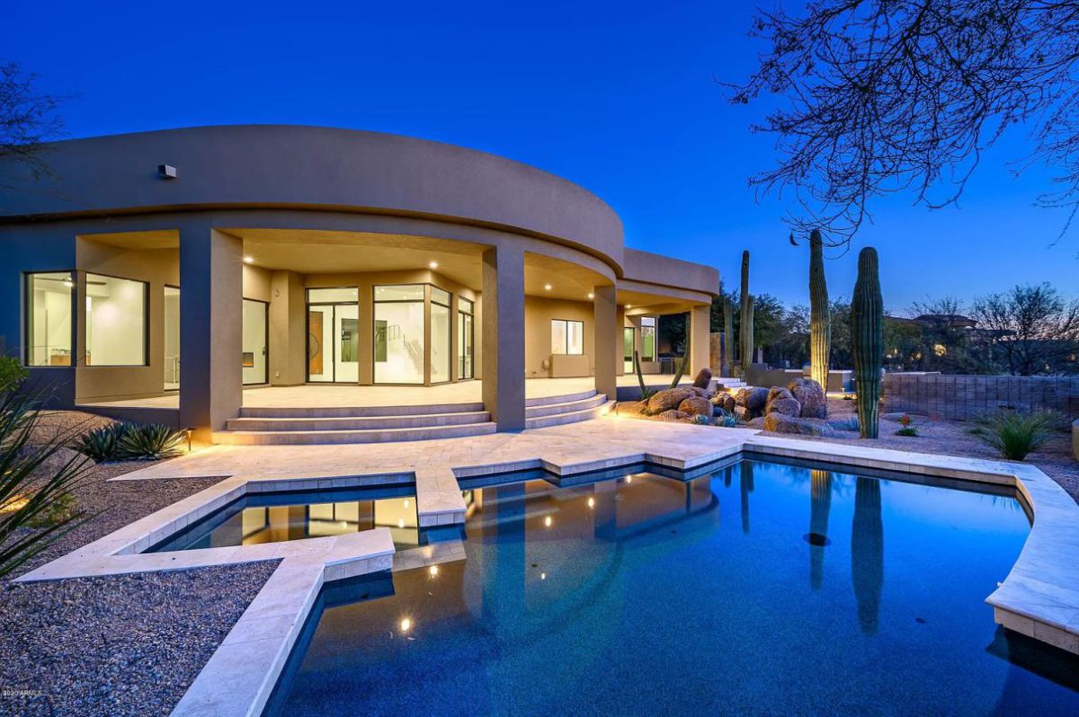 A-Soft-Contemporary-Custom-House-in-Scottsdale-for-Sale-1